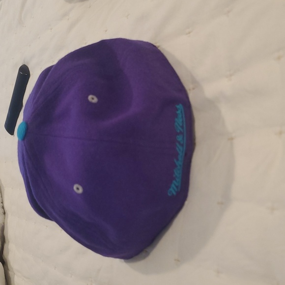 Charlotte Hornets Snapback Black and Teal Hat - Picture 4 of 6